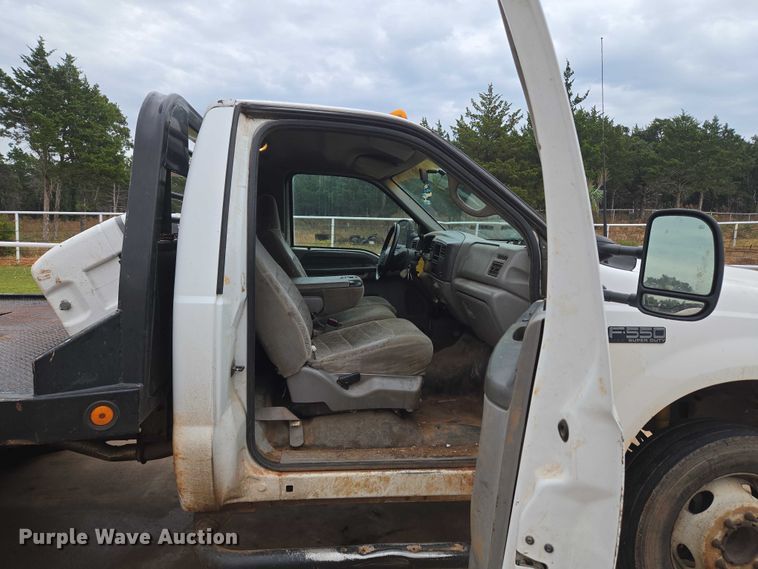 image for item EU3897 2000 Ford F550 Super Duty XLT flatbed truck