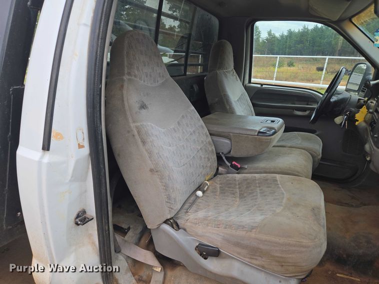 image for item EU3897 2000 Ford F550 Super Duty XLT flatbed truck