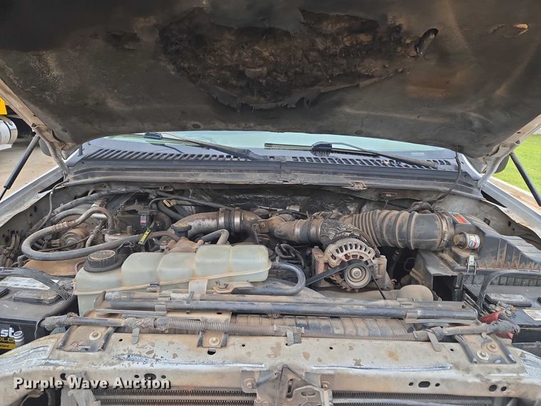 image for item EU3897 2000 Ford F550 Super Duty XLT flatbed truck