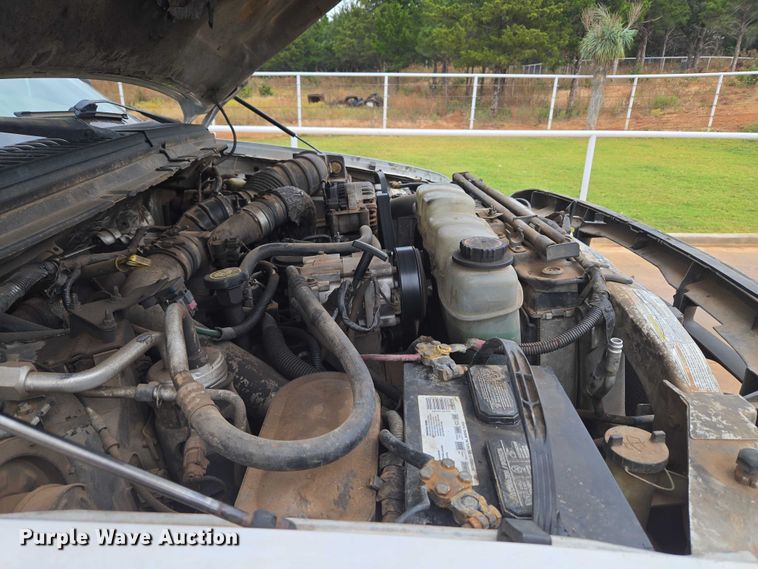 image for item EU3897 2000 Ford F550 Super Duty XLT flatbed truck