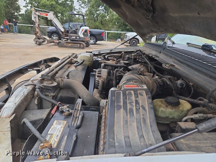 image for item EU3897 2000 Ford F550 Super Duty XLT flatbed truck