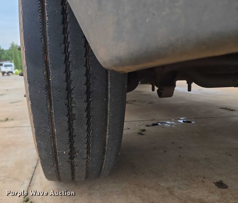 image for item EU3897 2000 Ford F550 Super Duty XLT flatbed truck