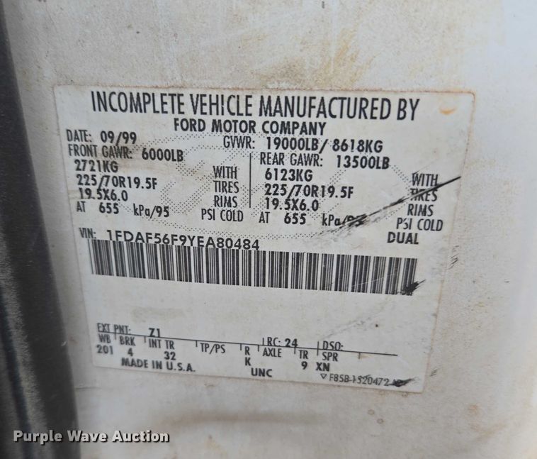 image for item EU3897 2000 Ford F550 Super Duty XLT flatbed truck