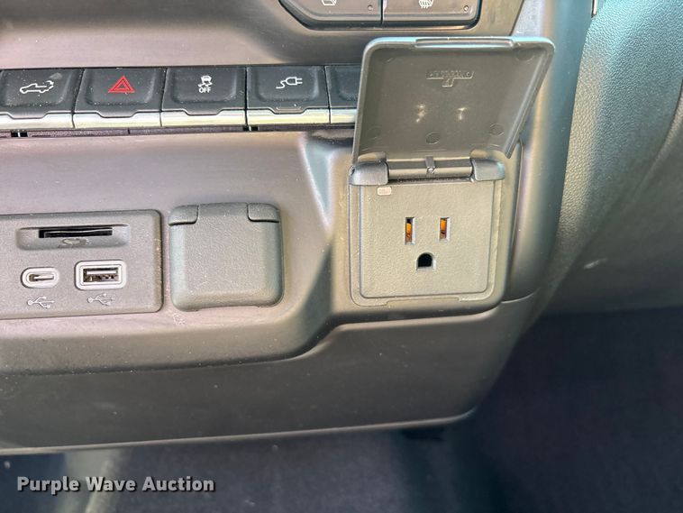 image for item EU4697 2021 Chevrolet Silverado 1500 Crew Cab pickup truck