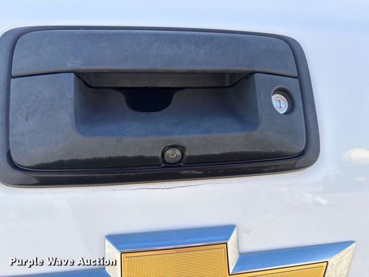 image for item EU4698 2017 Chevrolet Silverado 1500 Crew Cab pickup truck