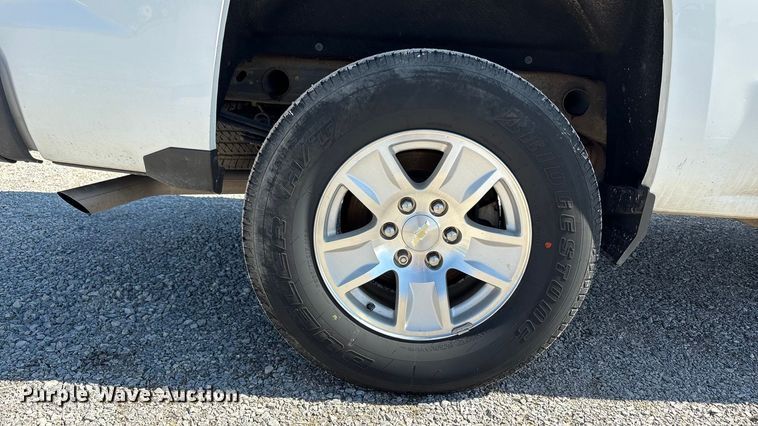 image for item EU4698 2017 Chevrolet Silverado 1500 Crew Cab pickup truck