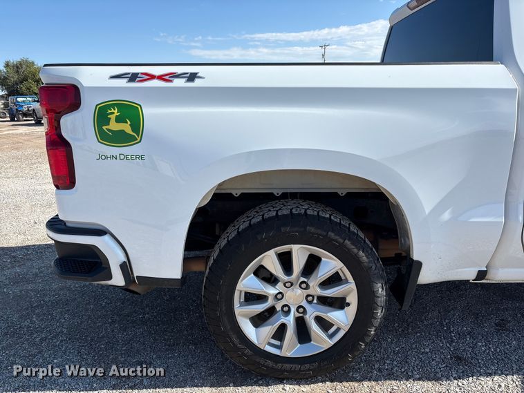 image for item EU4703 2022 Chevrolet Silverado 1500 Crew Cab pickup truck