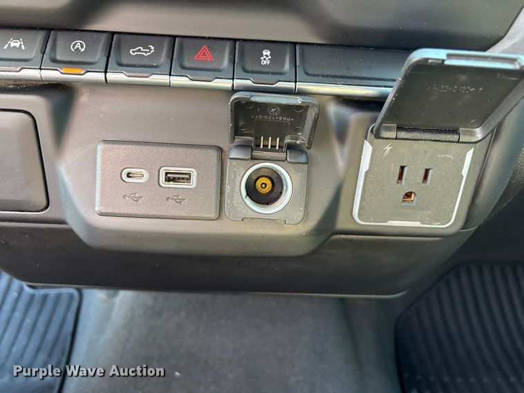 image for item EU4703 2022 Chevrolet Silverado 1500 Crew Cab pickup truck