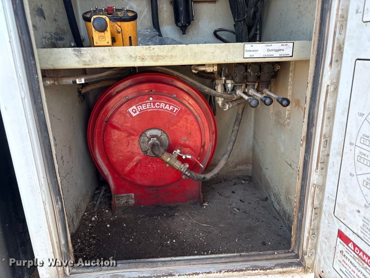 image for item EU4704 2014 Ford F550 Super Duty XL utility / service truck