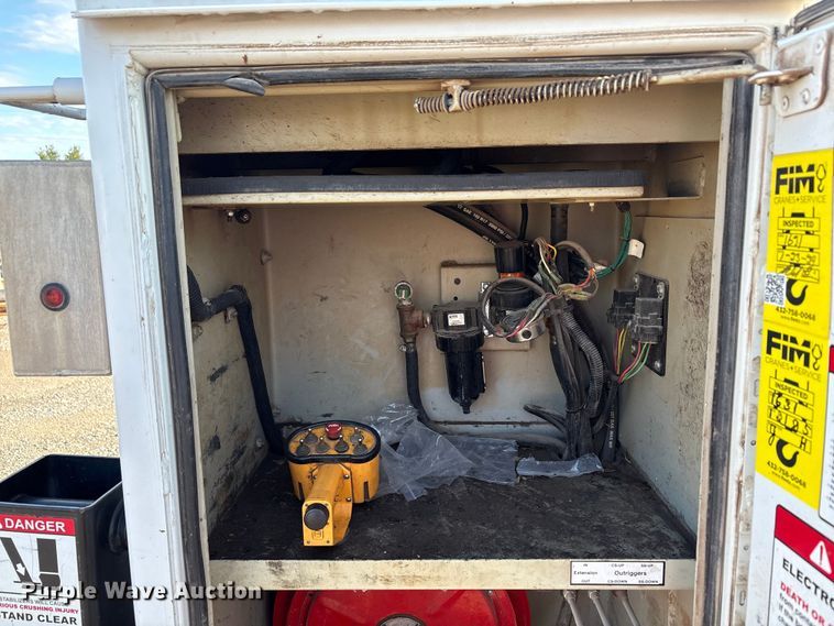 image for item EU4704 2014 Ford F550 Super Duty XL utility / service truck