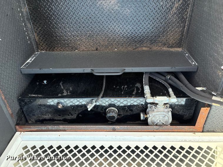 image for item EU4704 2014 Ford F550 Super Duty XL utility / service truck