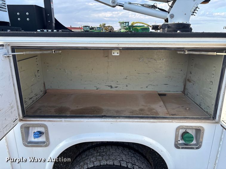 image for item EU4704 2014 Ford F550 Super Duty XL utility / service truck