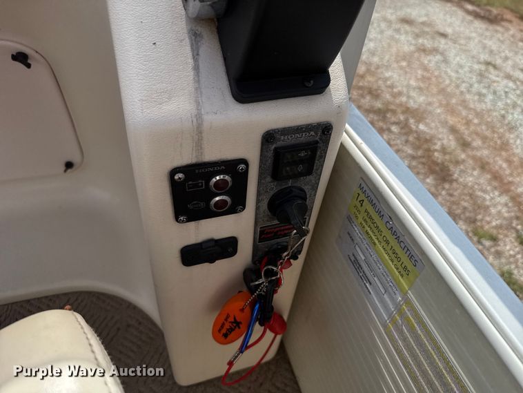 image for item EU5055 2002 Voyager VEXP22 pontoon boat