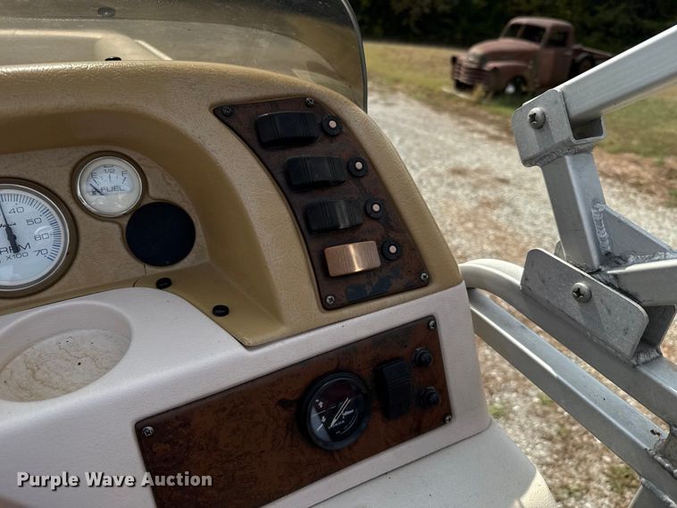 image for item EU5055 2002 Voyager VEXP22 pontoon boat