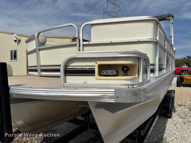 image for item EU5055 2002 Voyager VEXP22 pontoon boat