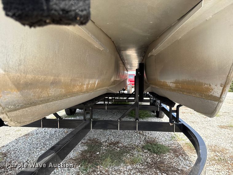 image for item EU5055 2002 Voyager VEXP22 pontoon boat