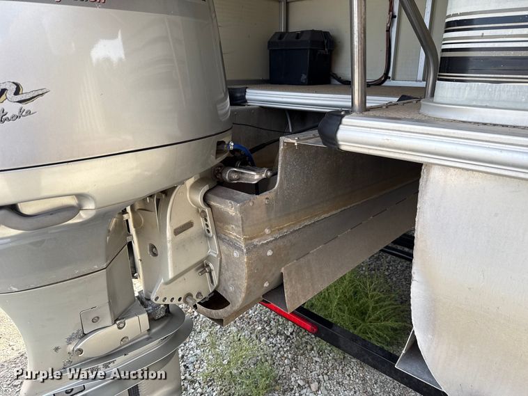 image for item EU5055 2002 Voyager VEXP22 pontoon boat