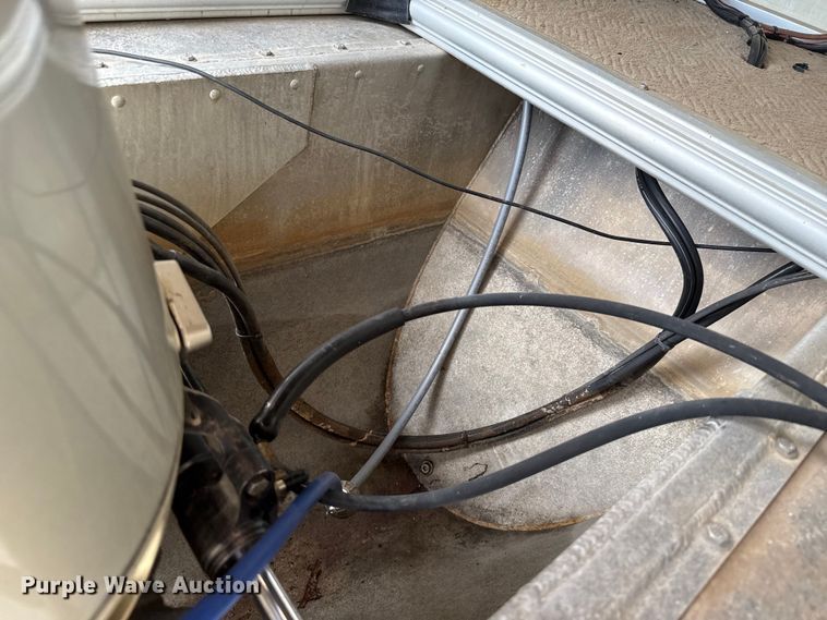 image for item EU5055 2002 Voyager VEXP22 pontoon boat