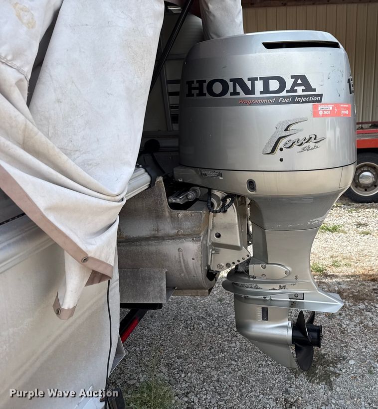 image for item EU5055 2002 Voyager VEXP22 pontoon boat