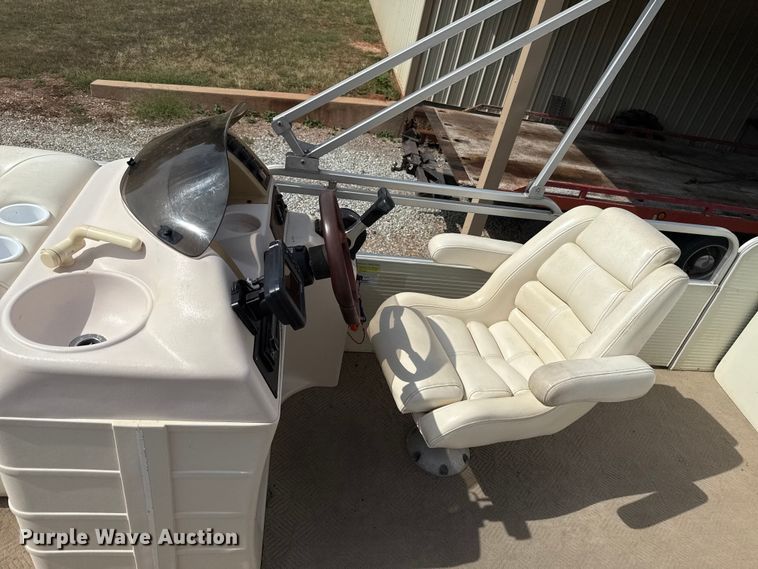 image for item EU5055 2002 Voyager VEXP22 pontoon boat