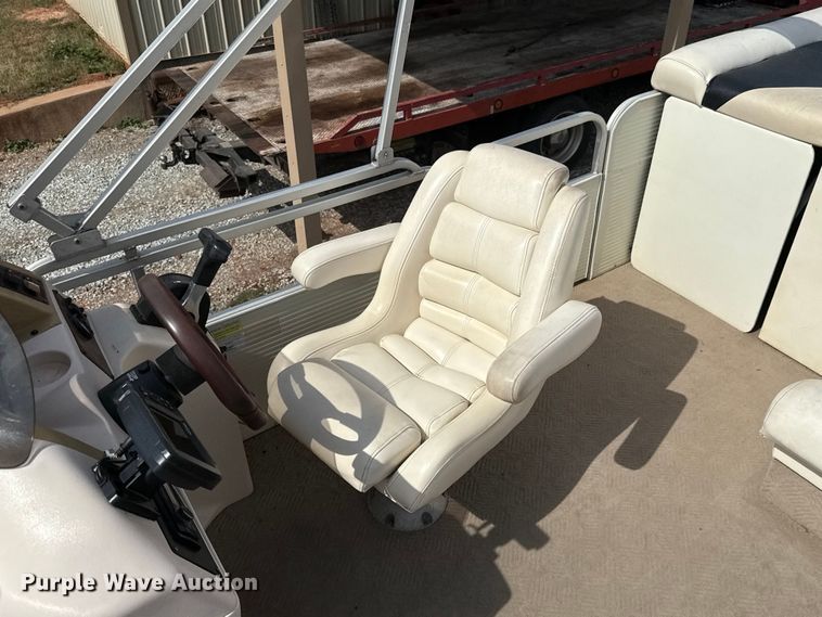 image for item EU5055 2002 Voyager VEXP22 pontoon boat