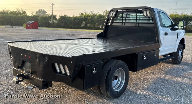 image for item EU5061 2017 Ford F350 Super Duty XL flatbed pickup truck