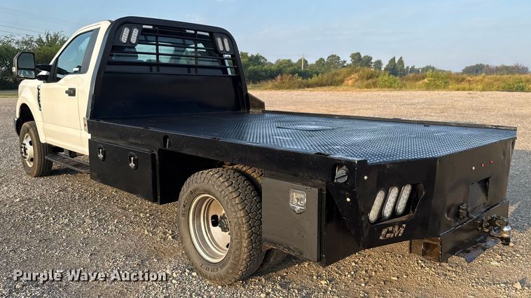 image for item EU5061 2017 Ford F350 Super Duty XL flatbed pickup truck