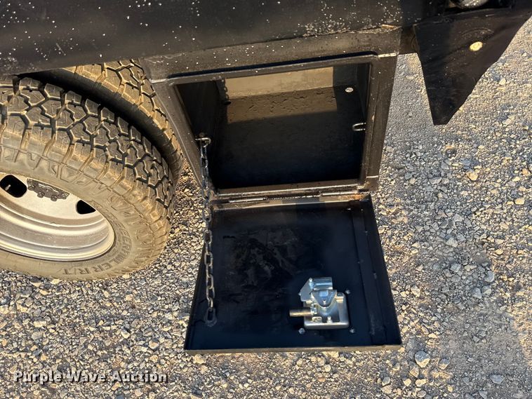 image for item EU5061 2017 Ford F350 Super Duty XL flatbed pickup truck