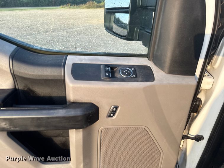 image for item EU5061 2017 Ford F350 Super Duty XL flatbed pickup truck