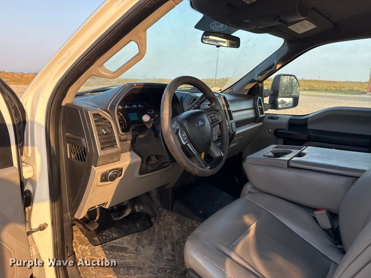 image for item EU5061 2017 Ford F350 Super Duty XL flatbed pickup truck