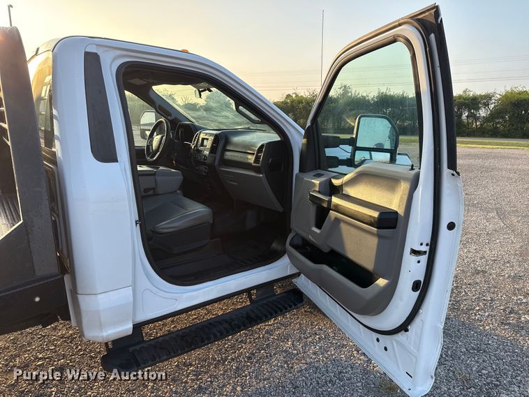 image for item EU5061 2017 Ford F350 Super Duty XL flatbed pickup truck