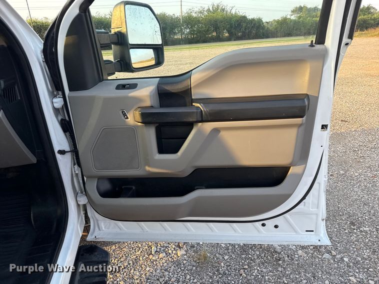 image for item EU5061 2017 Ford F350 Super Duty XL flatbed pickup truck