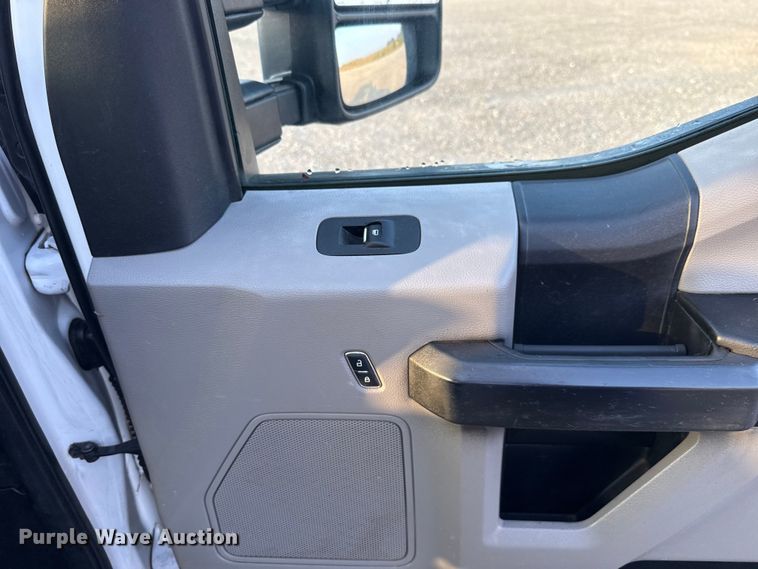 image for item EU5061 2017 Ford F350 Super Duty XL flatbed pickup truck