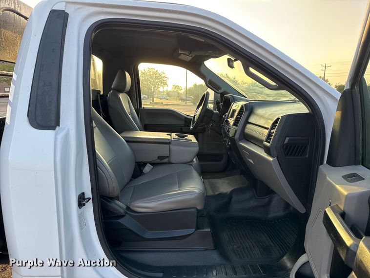 image for item EU5061 2017 Ford F350 Super Duty XL flatbed pickup truck