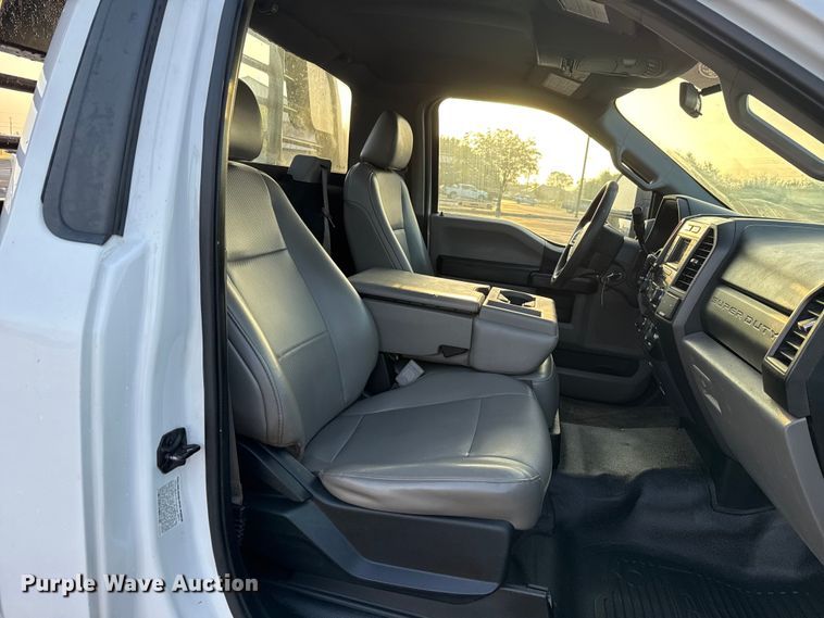 image for item EU5061 2017 Ford F350 Super Duty XL flatbed pickup truck