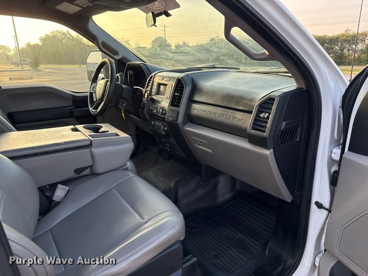 image for item EU5061 2017 Ford F350 Super Duty XL flatbed pickup truck