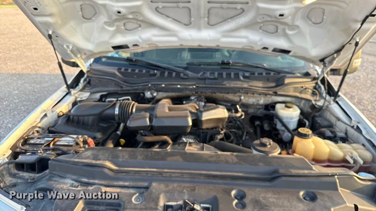 image for item EU5061 2017 Ford F350 Super Duty XL flatbed pickup truck