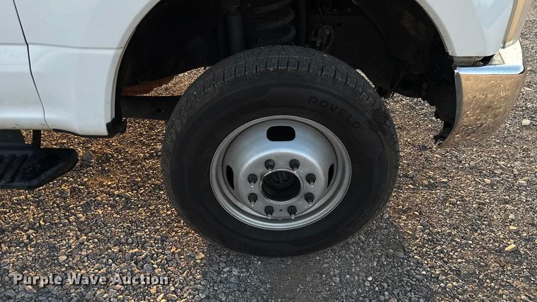 image for item EU5061 2017 Ford F350 Super Duty XL flatbed pickup truck