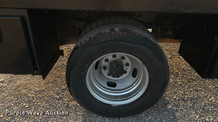 image for item EU5061 2017 Ford F350 Super Duty XL flatbed pickup truck