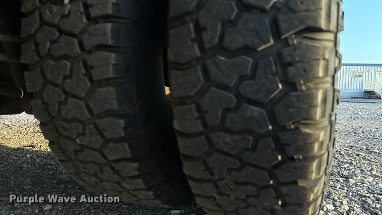 image for item EU5061 2017 Ford F350 Super Duty XL flatbed pickup truck