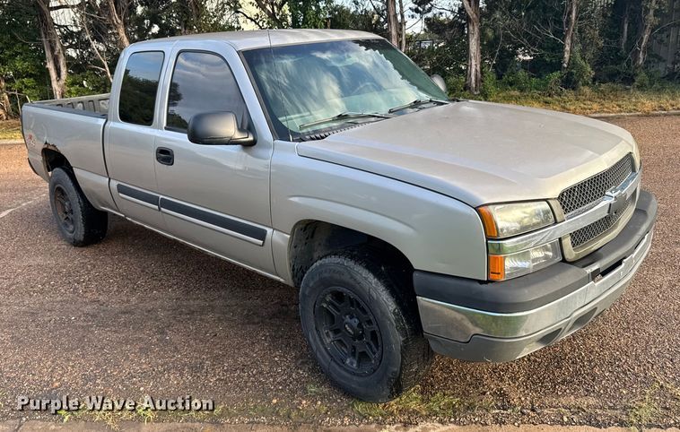 image for item EU6084 2004 Chevrolet Silverado 1500 Ext. Cab pickup truck