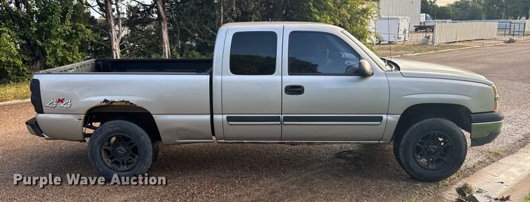 image for item EU6084 2004 Chevrolet Silverado 1500 Ext. Cab pickup truck