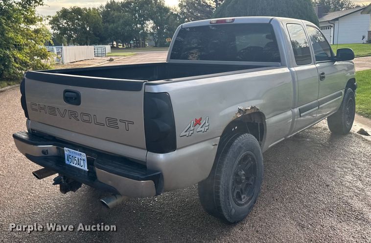 image for item EU6084 2004 Chevrolet Silverado 1500 Ext. Cab pickup truck