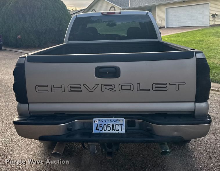 image for item EU6084 2004 Chevrolet Silverado 1500 Ext. Cab pickup truck