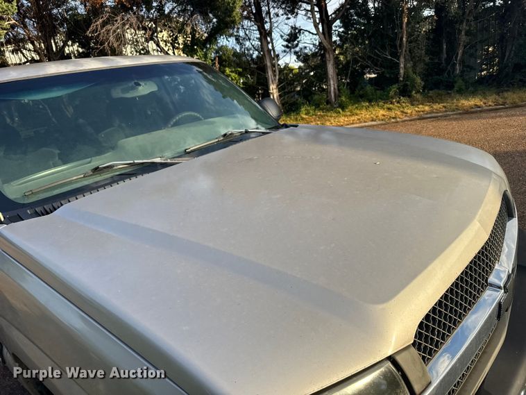 image for item EU6084 2004 Chevrolet Silverado 1500 Ext. Cab pickup truck