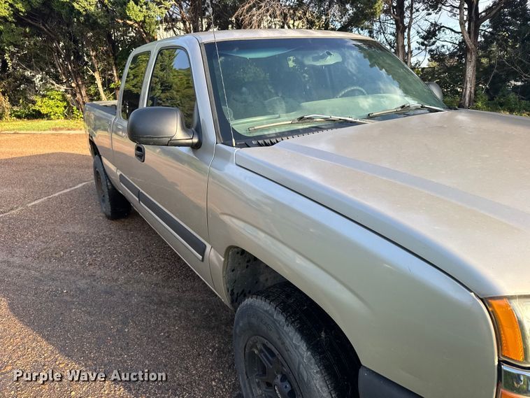 image for item EU6084 2004 Chevrolet Silverado 1500 Ext. Cab pickup truck