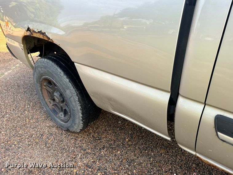 image for item EU6084 2004 Chevrolet Silverado 1500 Ext. Cab pickup truck