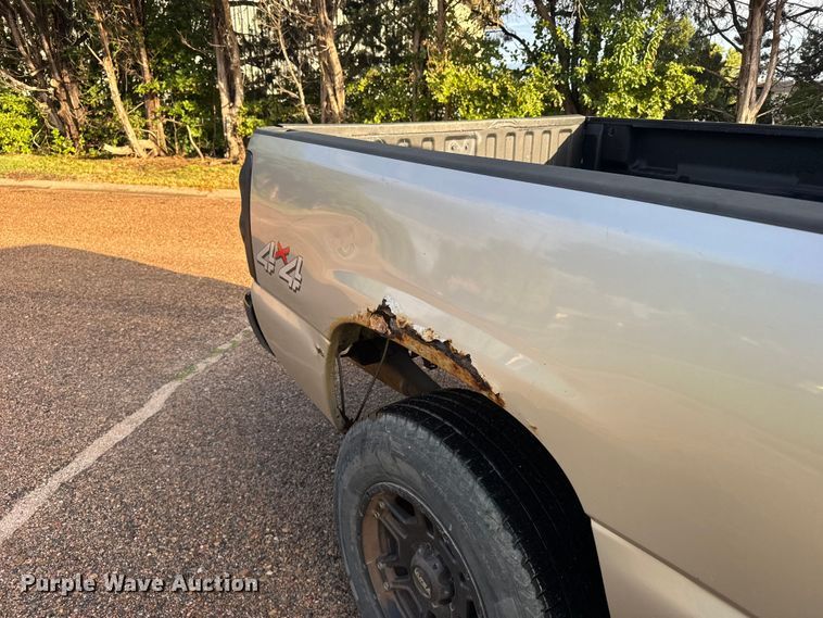 image for item EU6084 2004 Chevrolet Silverado 1500 Ext. Cab pickup truck