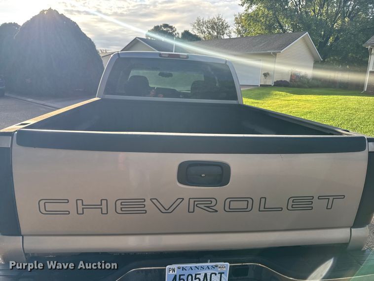 image for item EU6084 2004 Chevrolet Silverado 1500 Ext. Cab pickup truck