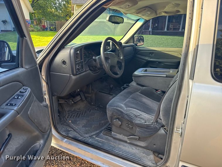 image for item EU6084 2004 Chevrolet Silverado 1500 Ext. Cab pickup truck